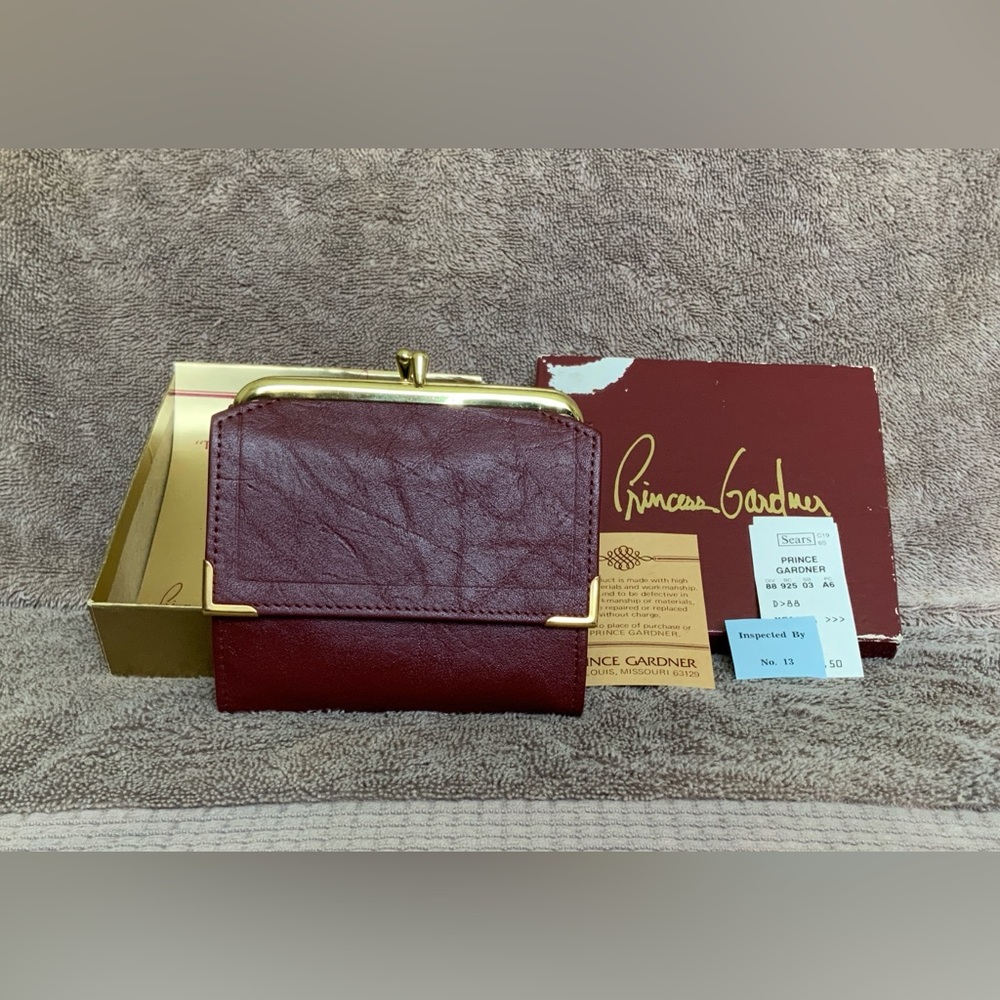 VINTAGE, LIKE NEW. TRI-PARTITE, “FRENCH” LEATHER PURSE.